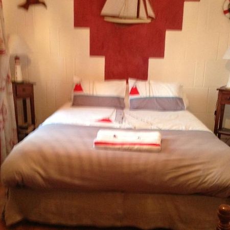 Logis Deritel Montsurs Room photo