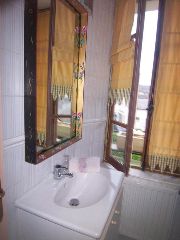 Logis Deritel Montsurs Room photo