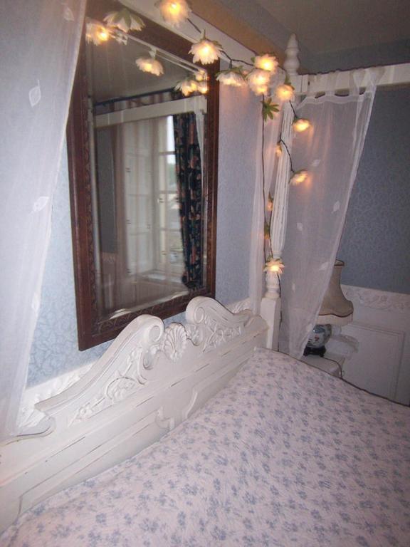 Logis Deritel Montsurs Room photo