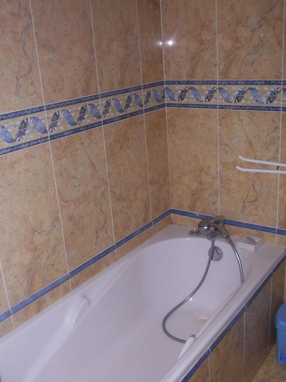 Logis Deritel Montsurs Room photo