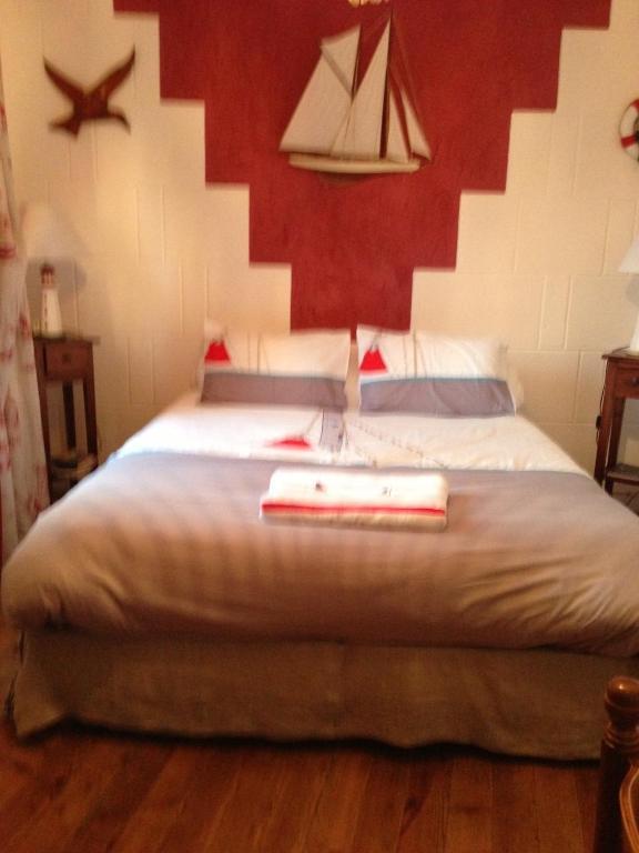 Logis Deritel Montsurs Room photo